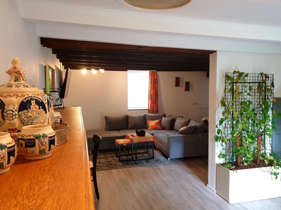 Wohnzimmer Wirtschaftsgebaeude Ferienwohnung Jean Huart