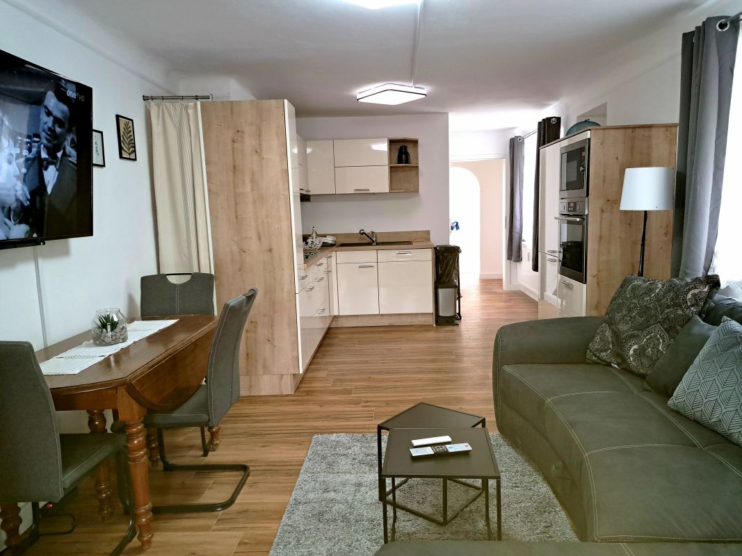 Kitchen and living room of Apartment de Piesport